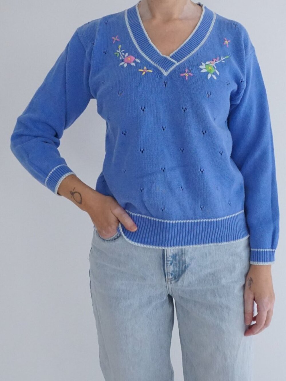 Vintage Village Hills Blue Floral Embroidered V Neck Knit Sweater Garden M